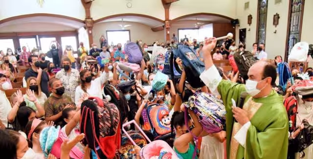 Para que inicien las clases con el pie derecho