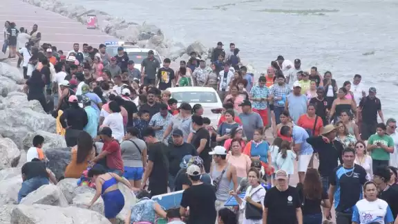 Evacuan a bañistas por avistamiento de cocodrilo Evacuan a bañistas por avistamiento de cocodrilo