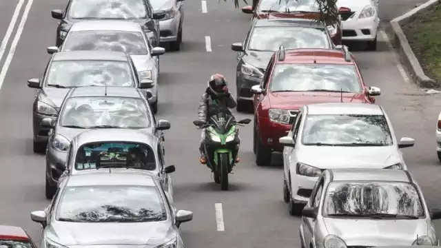 El programa Hoy No Circula es una medida ambiental que restringe la circulación vehicular en días específicos 