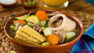 Puchero de tres carnes, un platillo muy campechano 