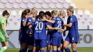 Chelsea prohíbe a sus jugadoras dar autógrafos y fotos a fans por seguridad