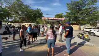 Continúan manifestaciones contra director de una escuela acusado por acoso sexual y laboral en Playa del Carmen