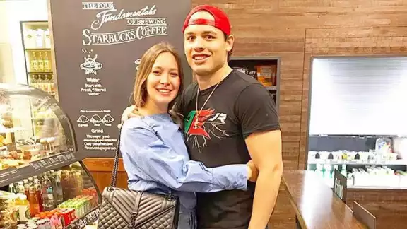 La esposa de Jr. La esposa de Jr.