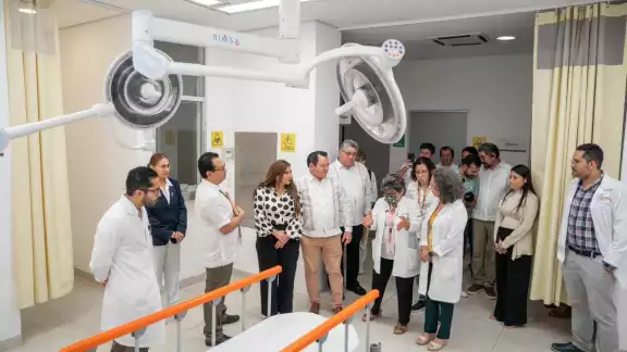 Gobernador Joaquín Díaz Mena supervisa Hospital Materno Infantil para mejorar la atención médica.