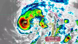 Lorena avanzaba por aguas del Pacífico, unos 255 kilómetros al oeste de Cabo San Lucas.