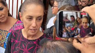 Piden medicamentos contra el cáncer a Claudia Sheinbaum en su llegada a Chetumal