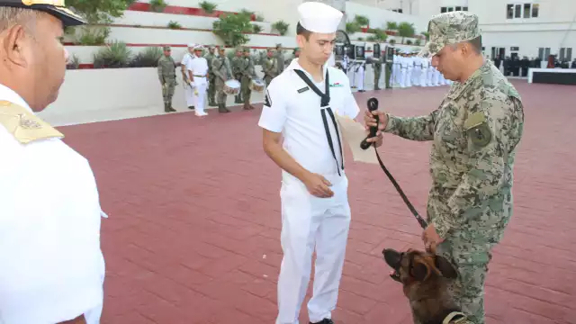 Estela recibió su reconocimiento y se despidió de su chaleco
