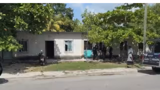 Madre interviene en pelea de su hijo y termina detenida