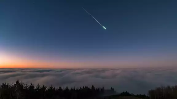 La lluvia de meteoros Leónidas llega en noviembre. La lluvia de meteoros Leónidas llega en noviembre.