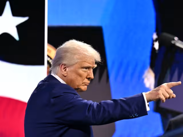 El madatario asegura que la medida es para proteger a Estados Unidos de peligros.