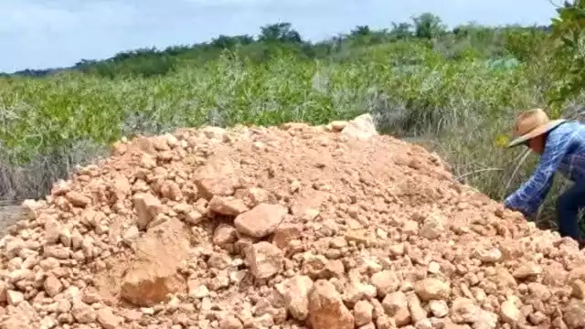 Denuncian relleno ilegal en el Estero de Chac, sin permisos ambientales.