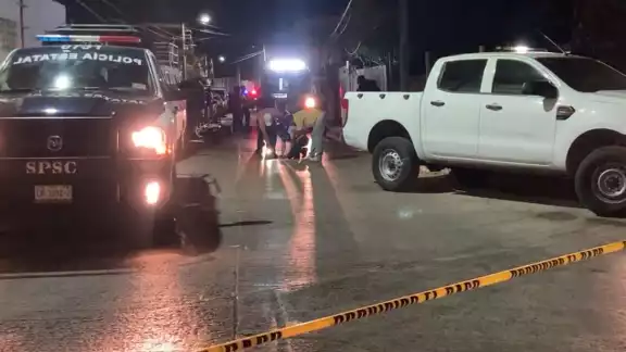 Dos personas fueron atacadas a balazos por sujetos en motocicleta en la avenida Colosio. Dos personas fueron atacadas a balazos por sujetos en motocicleta en la avenida Colosio.