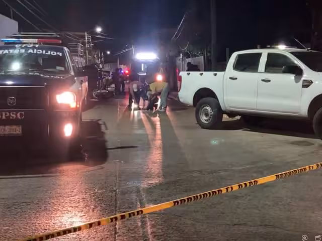 Dos personas fueron atacadas a balazos por sujetos en motocicleta en la avenida Colosio.