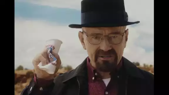 Walter White regresa en la campaña #Breakingbadhabits y es interpretado nuevamente por Bryan Cranston. Walter White regresa en la campaña #Breakingbadhabits y es interpretado nuevamente por Bryan Cranston.