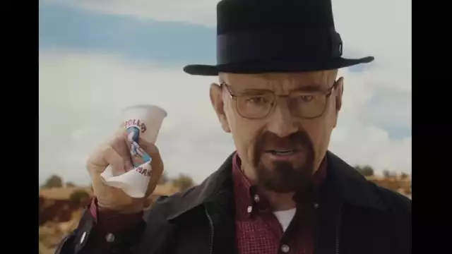 Walter White regresa en la campaña #Breakingbadhabits y es interpretado nuevamente por Bryan Cranston.
