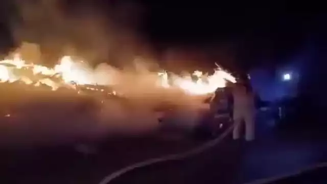 Incendio de Tráiler Genera Embotellamientos en la Autopista de Campeche
