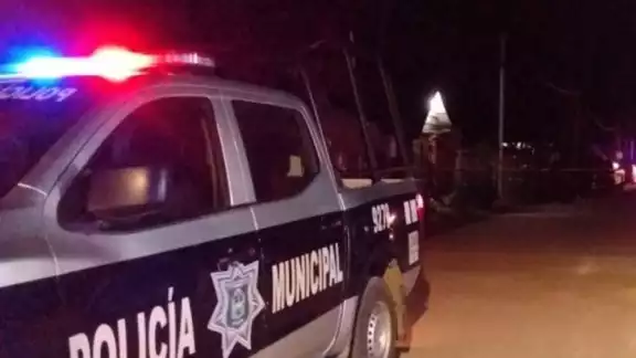 La Policía Municipal acudió al lugar y acompañó al afectado a la Fiscalía General del Estado en Bacalar para formalizar la denuncia. La Policía Municipal acudió al lugar y acompañó al afectado a la Fiscalía General del Estado en Bacalar para formalizar la denuncia.