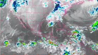 Rafael sigue debilitándose en el Golfo de México; mantendrá las lluvias en el Sureste