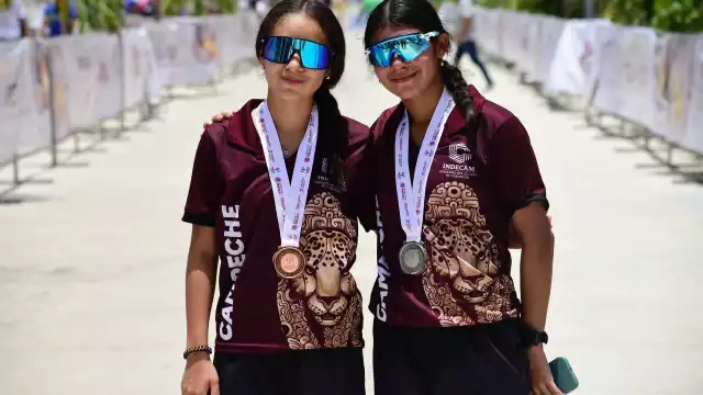 Valeria Canizales ganó plata en triatlón categoría 14-15 años.