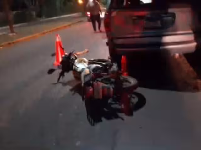 Motociclista sufre fractura de mandíbula tras accidente