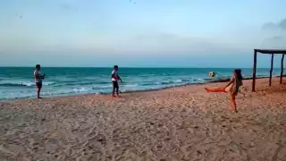  Visitantes empiezan a hacer aparición    en playas de Sabancuy