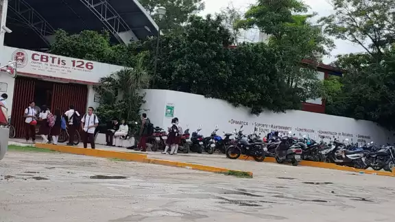 Decisiones del Ayuntamiento afectan a estudiantes del CBTIS 126 que viajan desde comunidades Decisiones del Ayuntamiento afectan a estudiantes del CBTIS 126 que viajan desde comunidades