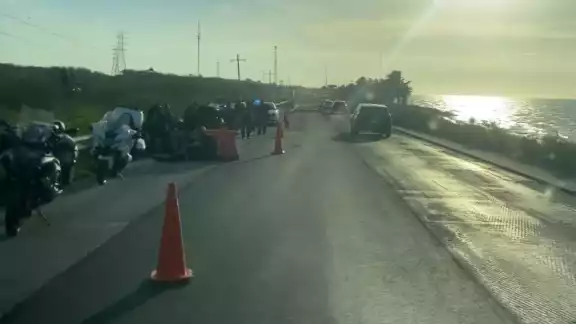 Tres personas resultaron lesionadas en un accidente de moto debido a malas condiciones del pavimento Tres personas resultaron lesionadas en un accidente de moto debido a malas condiciones del pavimento