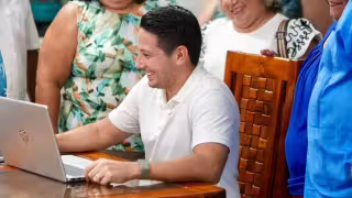 Renán Sánchez Tajonar se registra para la Coordinación municipal de Morena en Cozumel