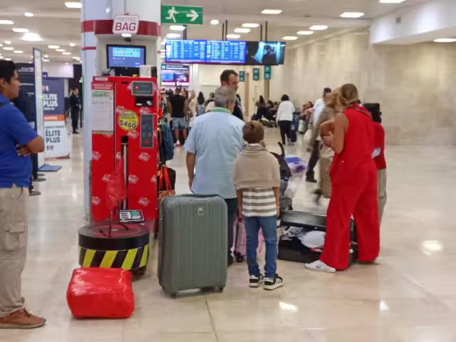 Algunos pasajeros tuvieron percances al documentar su equipaje