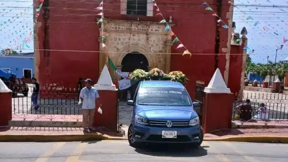 De acuerdo con los primeros reportes, el ahora occiso conducía una motocicleta cuando se impactó violentamente contra una camioneta estacionada De acuerdo con los primeros reportes, el ahora occiso conducía una motocicleta cuando se impactó violentamente contra una camioneta estacionada