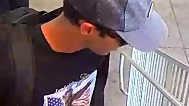 Filtran nuevo video del probable asesino de Charlie Kirk; escapa por la azotea tras disparar