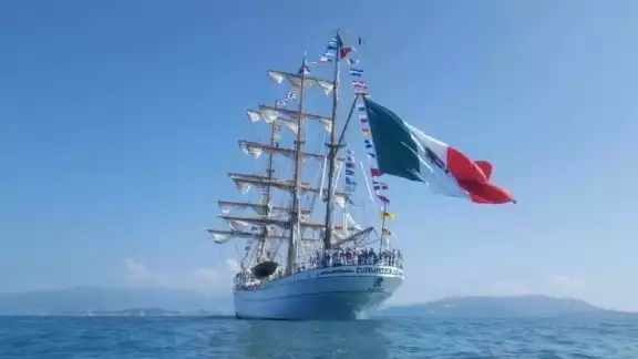 El Buque Escuela Cuauhtémoc se estrelló contra el Puente de Brooklyn.