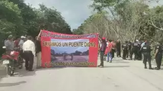 Ejidatarios bloquean la carretera en la Zona Limítrofe entre Campeche y Quintana Roo
