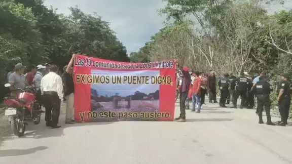 Los ejidatarios exigen la construcción de un mejor puente en la comunidad Los ejidatarios exigen la construcción de un mejor puente en la comunidad