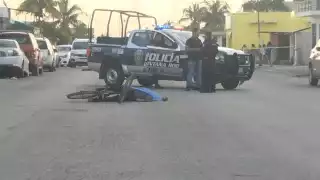 Encuentran a un  hombre de la tercera edad  inconsciente en una avenida en Cancún
