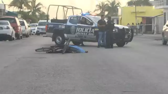 Encuentran a un hombre de la tercera edad inconsciente en una avenida en Cancún