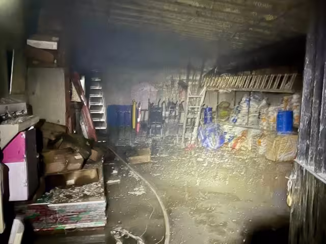 Las labores de los tragahumo para contener el fuego duró varias horas, por lo que se evacuó al personal que se encontraba en áreas cercanas a éste