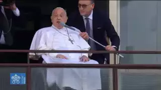 Papa Francisco continúa recuperándose