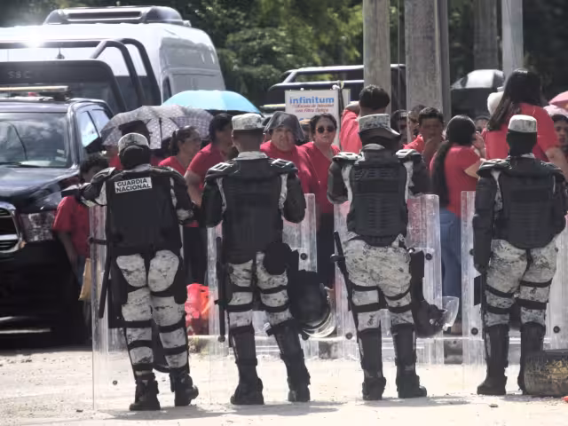 Autoridades protegen la zona alrededor del centro