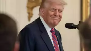 Reportan que el nombre de Donald Trump aparece en algunos de los archivos de Epstein