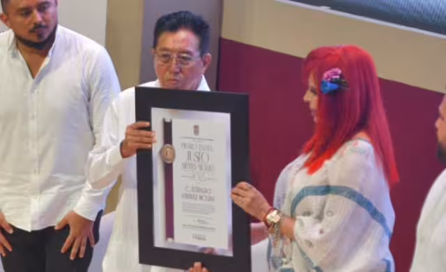 Celebran labor cultural y de salud con premios estatales en Campeche