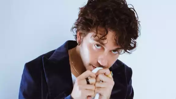 Desde el año pasado se especulaba que Nat Wolff salía con la famosa cantante Desde el año pasado se especulaba que Nat Wolff salía con la famosa cantante