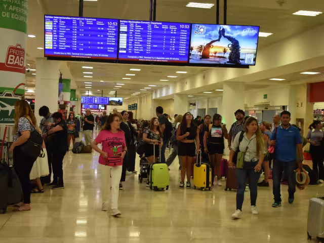 Hasta la tarde del lunes, no se reportó ningún vuelo cancelado, únicamente siete vuelos sufrieron algún tipo de demora