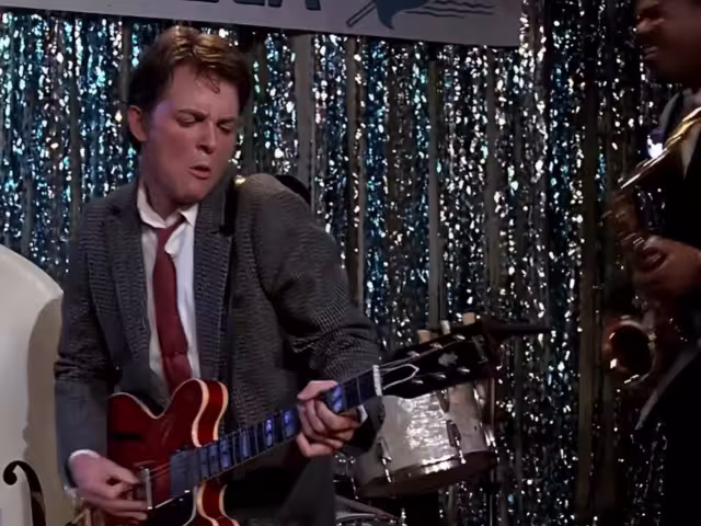 Gibson quiere encontrar la famosa guitarra usada por Marty McFly en 'Volver al Futuro'