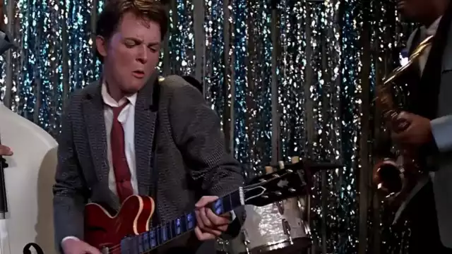 Gibson quiere encontrar la famosa guitarra usada por Marty McFly en 'Volver al Futuro'