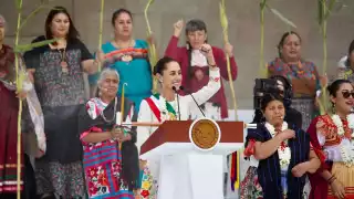 Claudia Sheinbaum promete la ampliación de la carretera a Isla Blanca