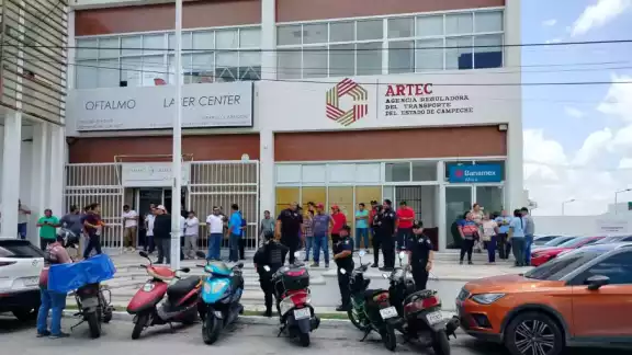Tres directores pasaron por la Agencia Reguladora del Transporte de Campeche (antes IET) sin lograr poner orden en el sector. Tres directores pasaron por la Agencia Reguladora del Transporte de Campeche (antes IET) sin lograr poner orden en el sector.