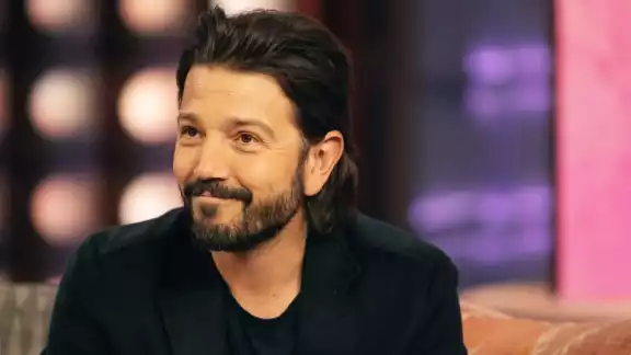 El protagonista de 'Andor' ha cuestionado al gobierno estadounidense en repetidas ocasiones El protagonista de 'Andor' ha cuestionado al gobierno estadounidense en repetidas ocasiones