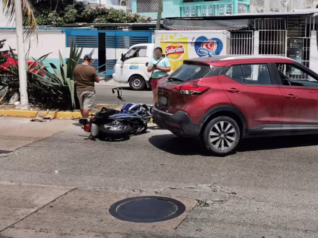 El motociclista solo resultó ligeramente lesionado