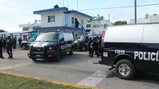 Trasladan a reos del Cereso de Chetumal a Cancún  